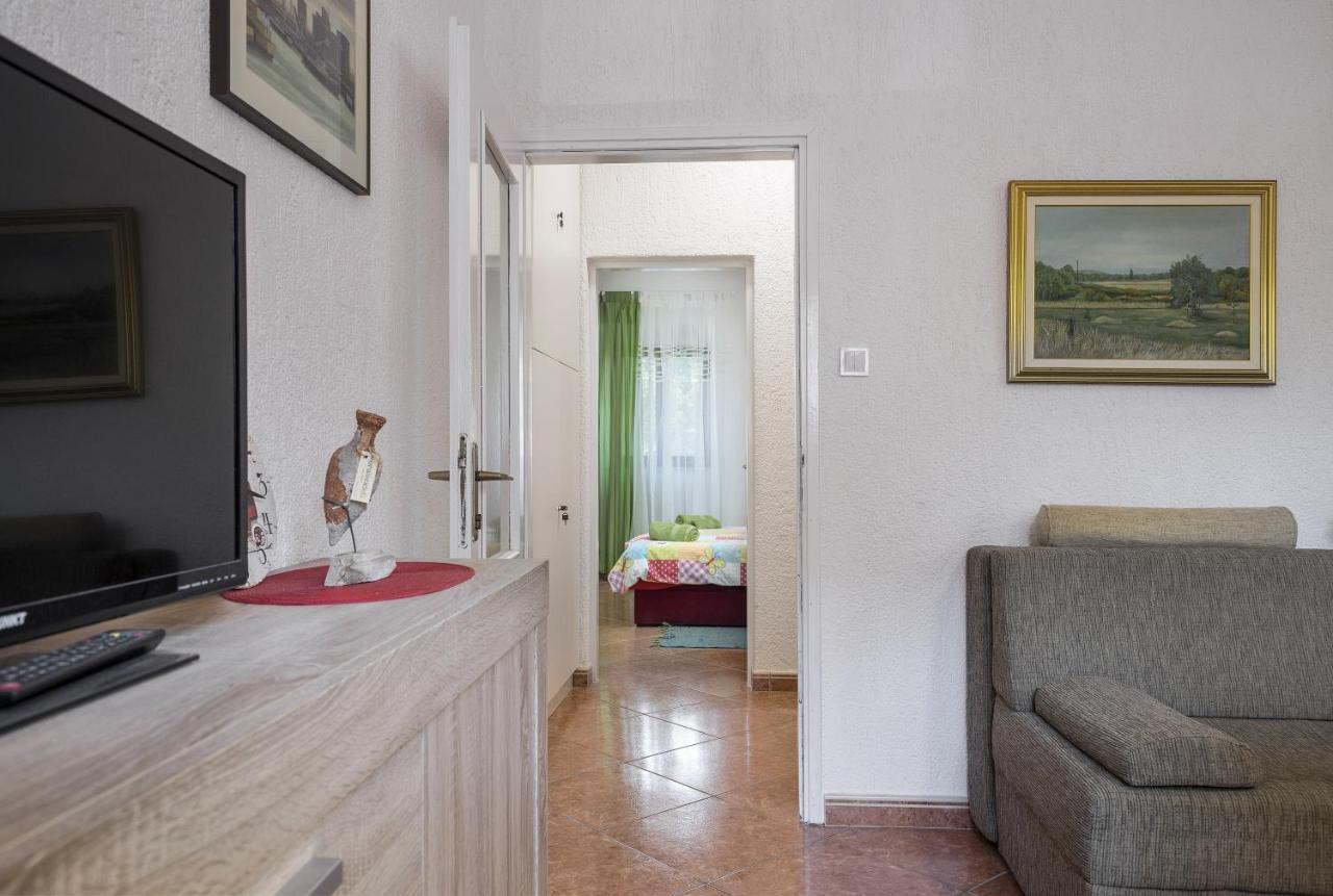 Karmelo Appartment Davorka Ровинь Экстерьер фото